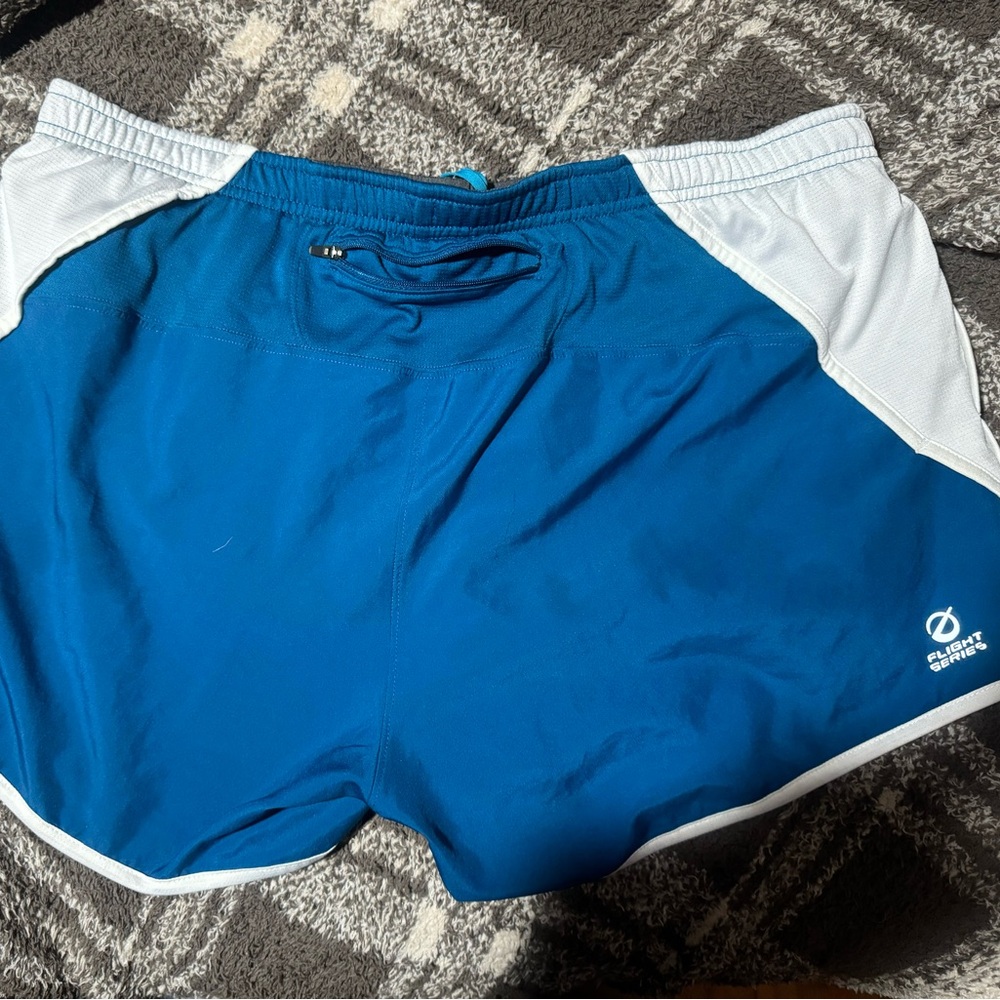 North face shorts - Picture 3 of 3